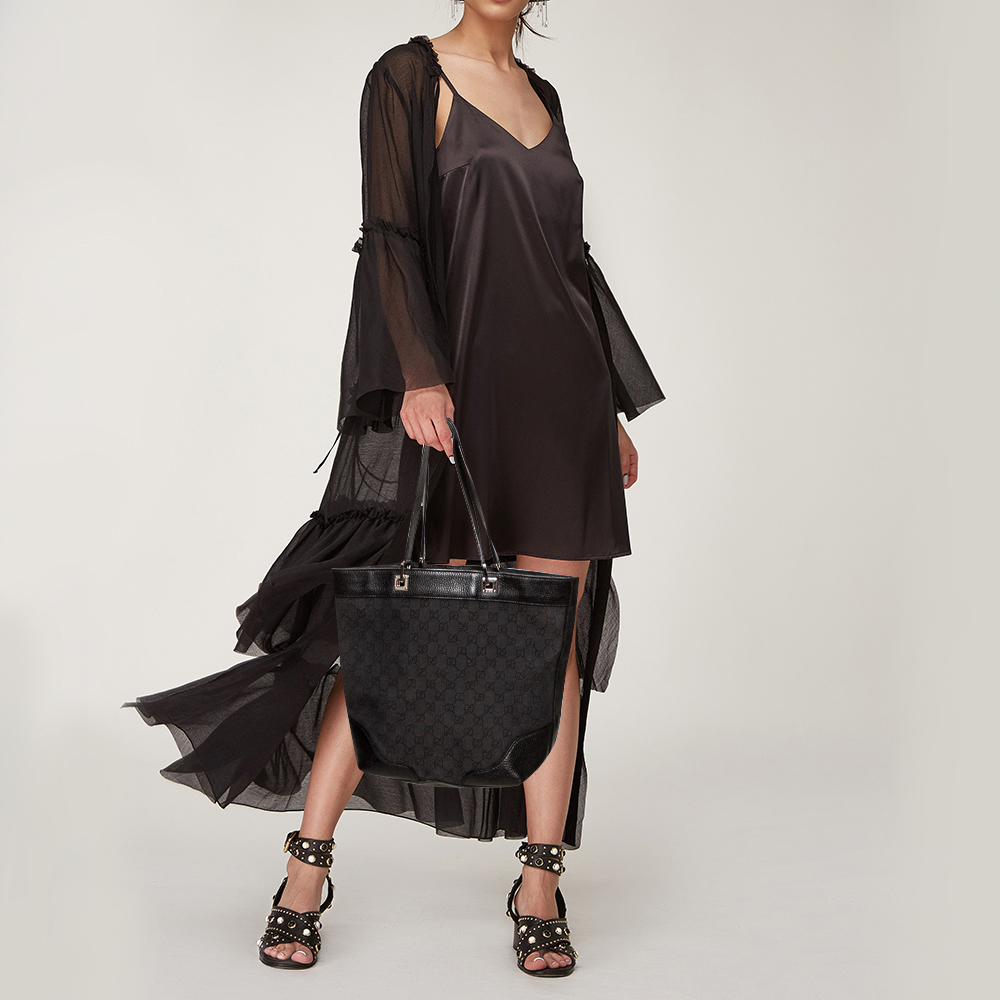 

Gucci Black GG Denim and Leather Bucket Tote