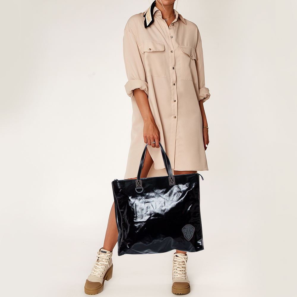 

Gucci Black Coated Canvas Crest Embellished Tote