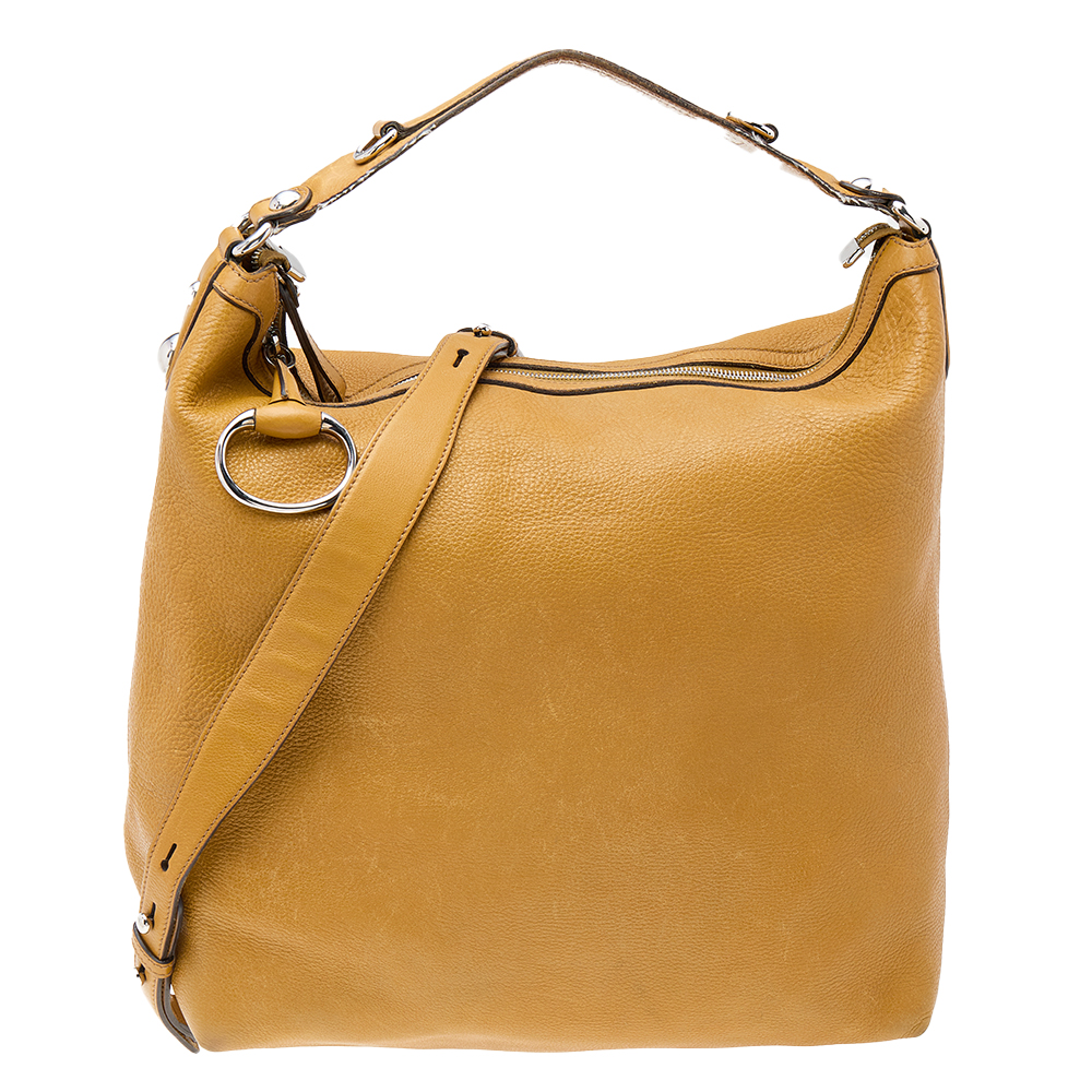 This stunning hobo from Gucci is impeccably handcrafted in Italy and is sure to make a standout addition to your collection. Crafted from yellow leather the bag carries silver tone hardware and Icon Bit details. The canvas lined bag is spacious.