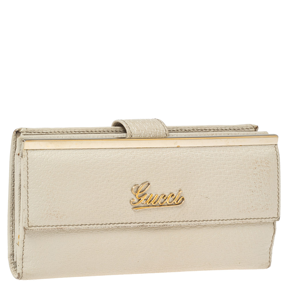 

Gucci Cream Leather Continental Wallet