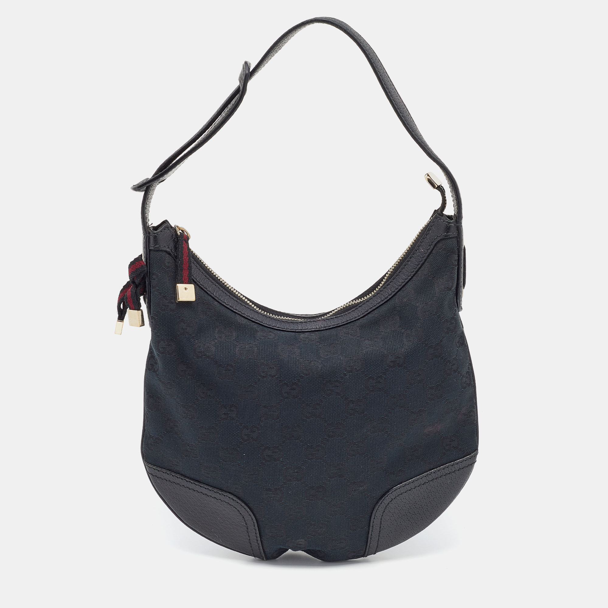 Crafted from canvas and leather this hobo from Gucci is designed with minimal style details but with high attention to craftsmanship so that it may assist you with durability. The spacious interior of the bag is lined with fabric and secured by a zipper and the hobo is held by a single handle.