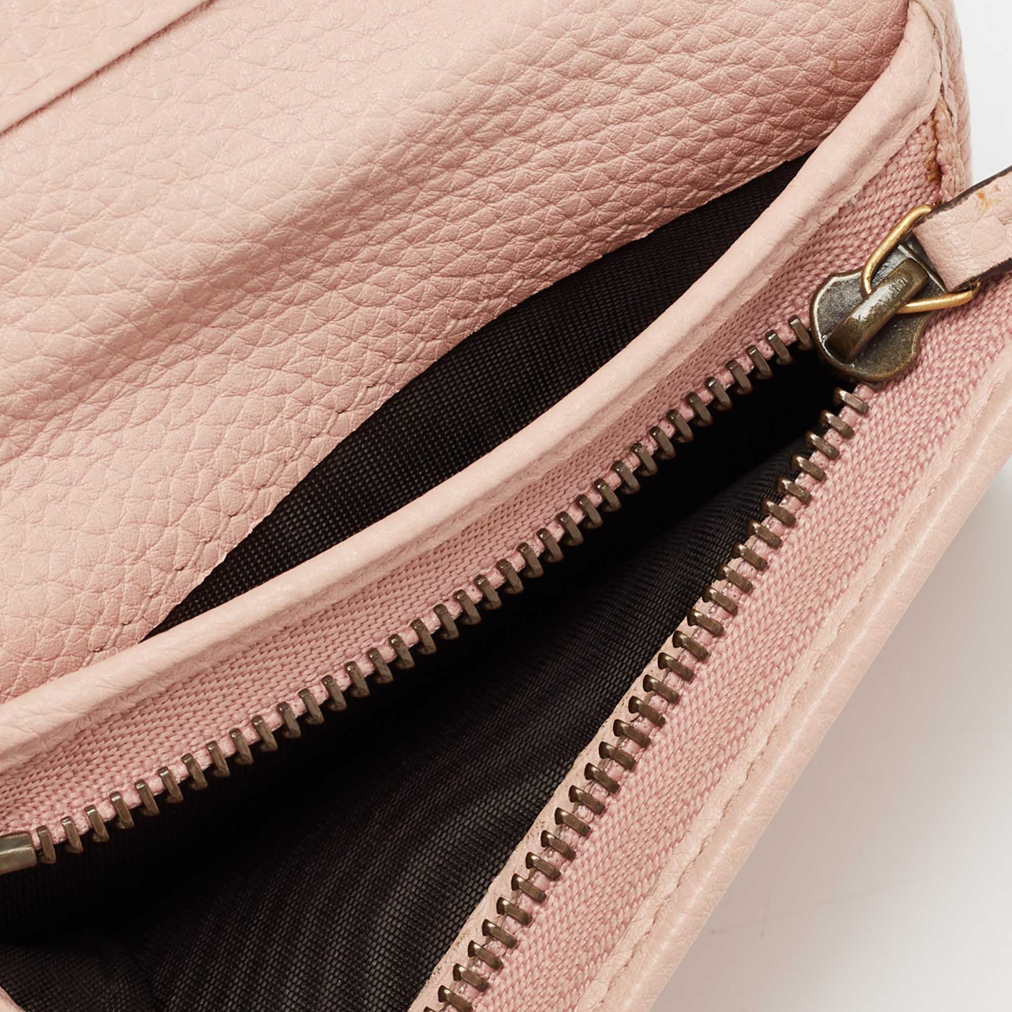 

Gucci Light Pink Leather Blind for Love Card Case