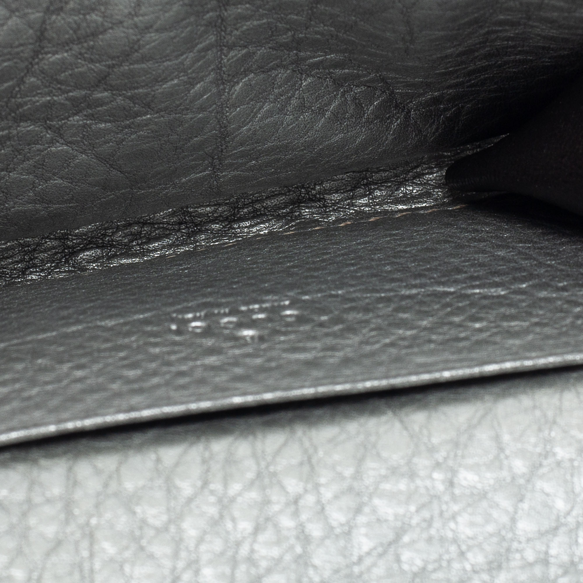 

Gucci Silver Guccissima Leather Bamboo Bar Compact Wallet