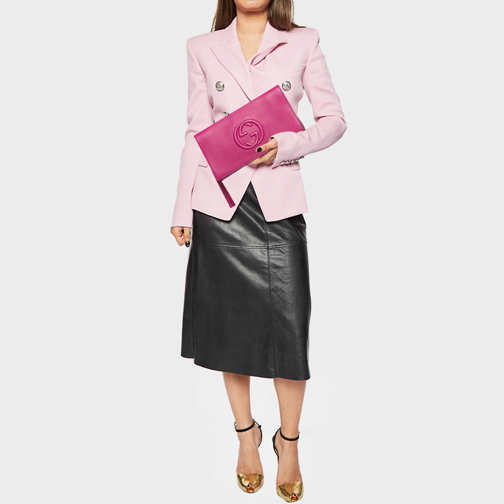 

Gucci Fuchsia Grained Leather Soho Clutch, Pink