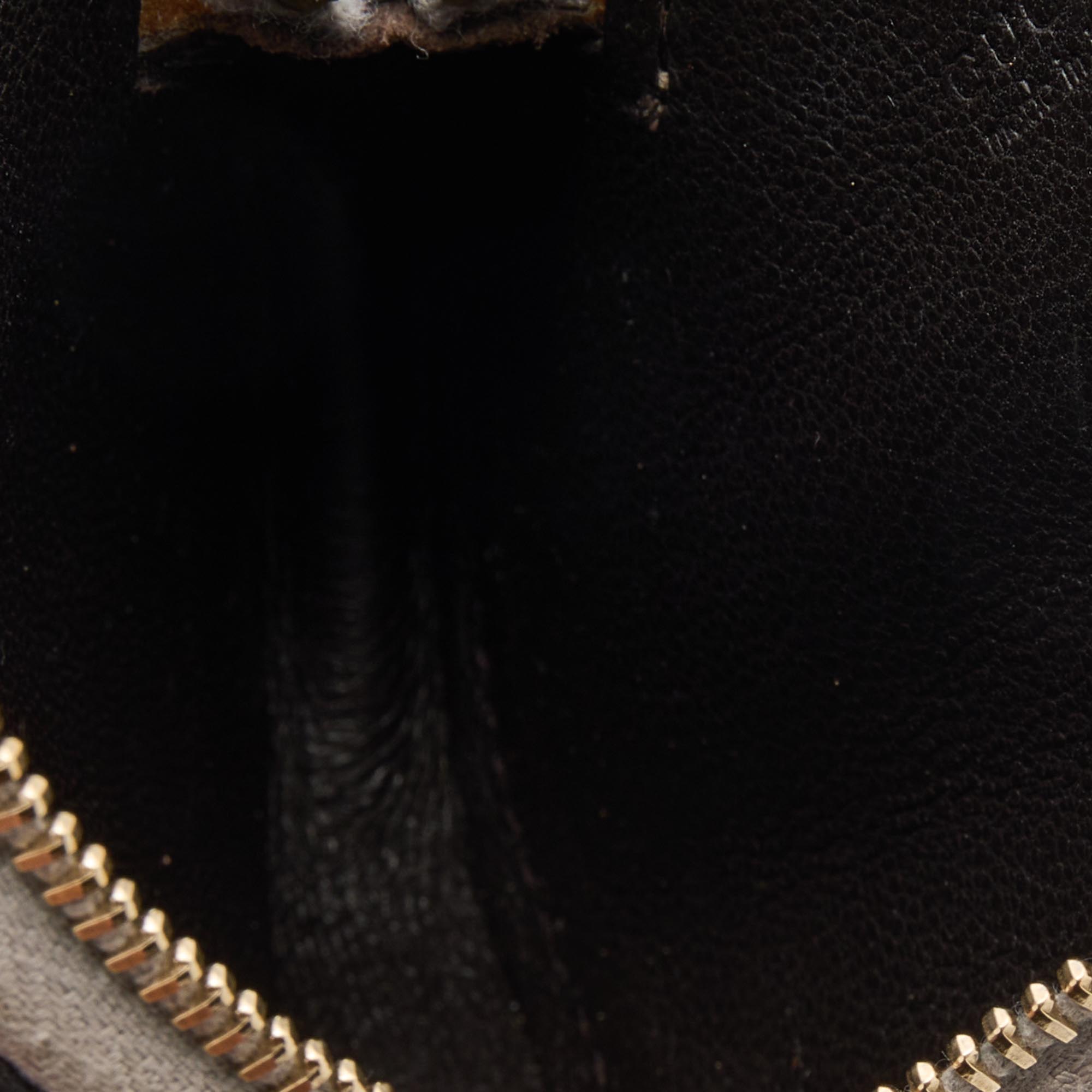 

Gucci Silver Guccissima Leather Heart Shape Coin Purse
