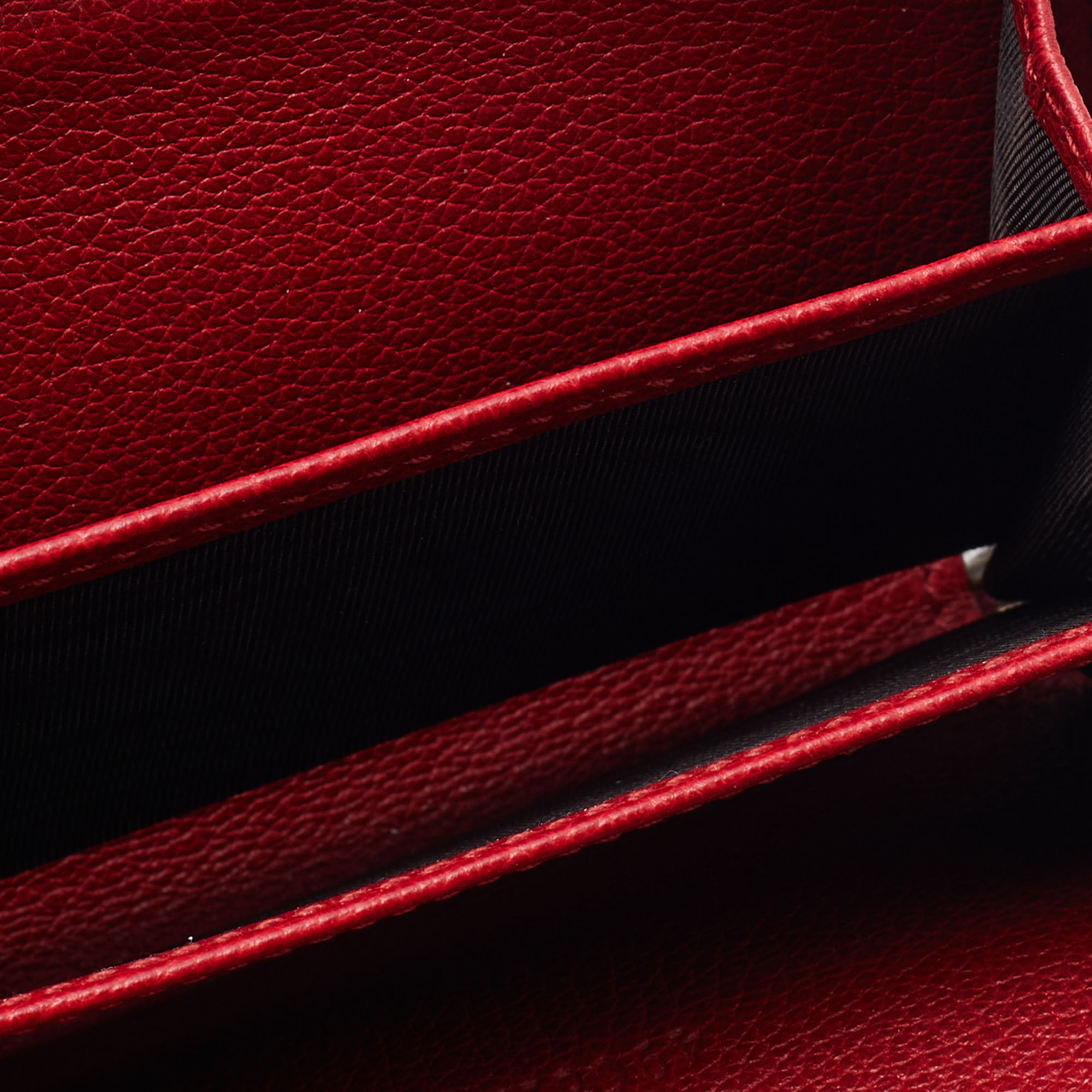 

Gucci Red Leather Logo Print Zip Compact Wallet