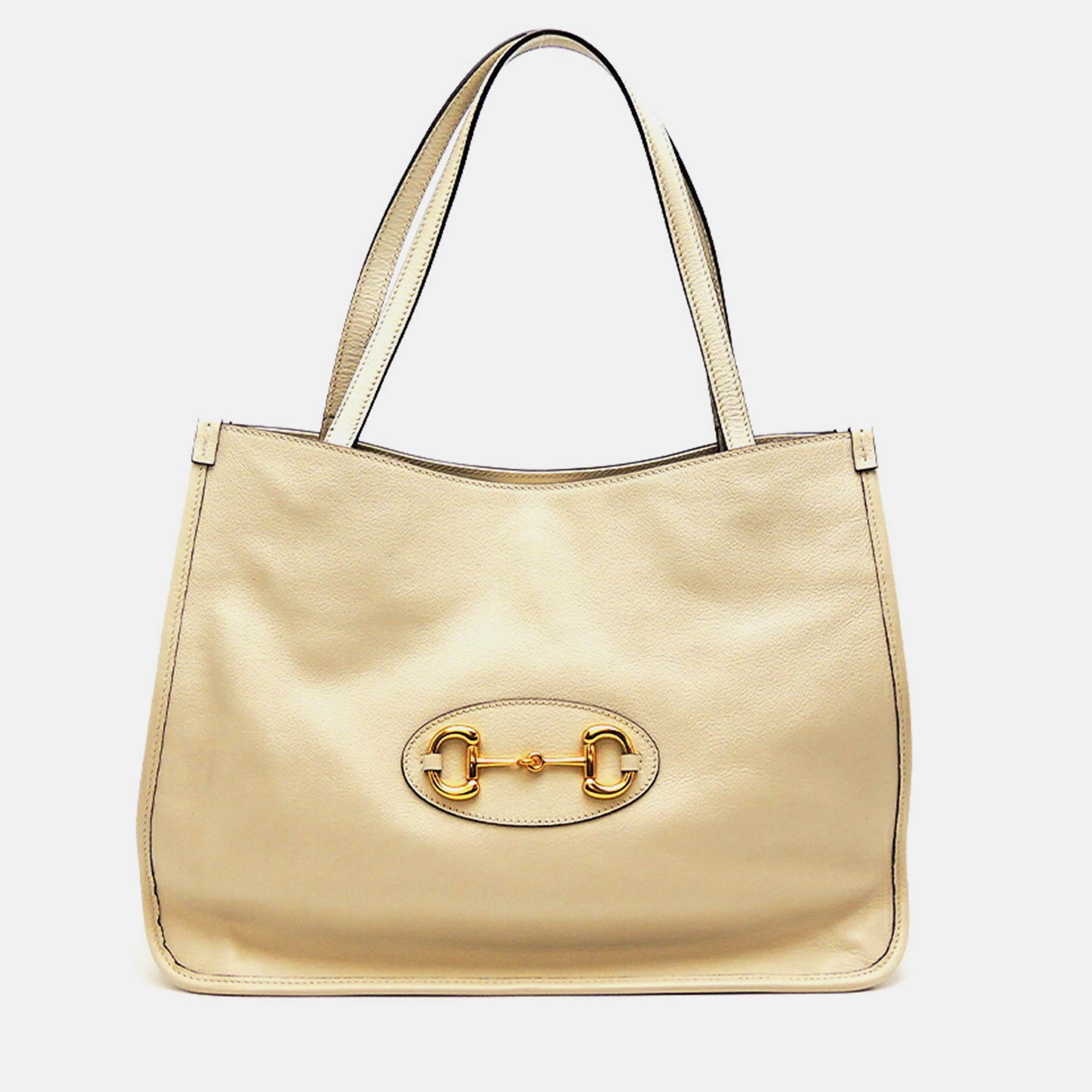 Elevate your every day with this Gucci tote. Meticulously designed it seamlessly blends functionality with luxury offering the perfect accessory to showcase your discerning style while effortlessly carrying your essentials.