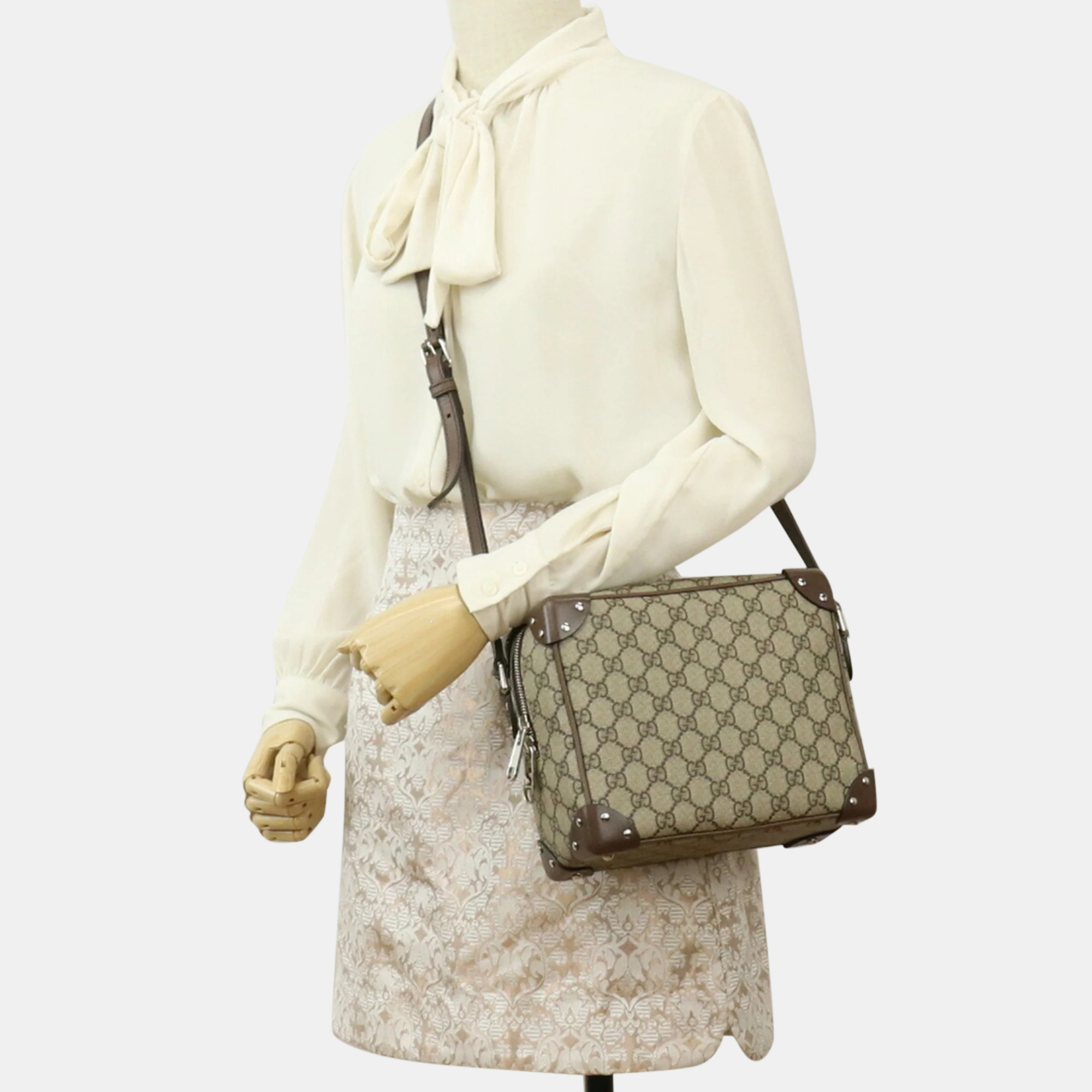 

GUCCI Beige/Brown GG Supreme Soft Trunk Messenger Bag