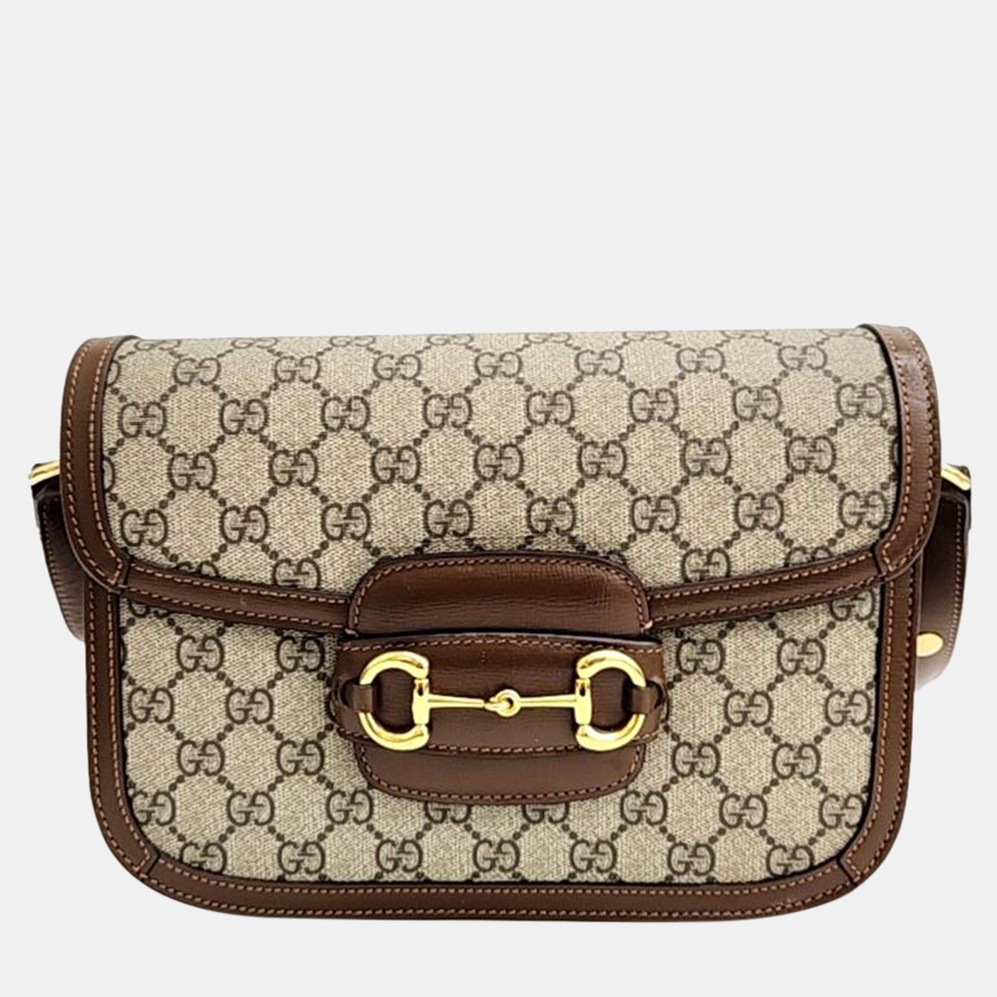 Carry this lovely Gucci shoulder bag as a stylish accompaniment to your ensemble. Made from high quality materials it has a luxe look and durable quality.