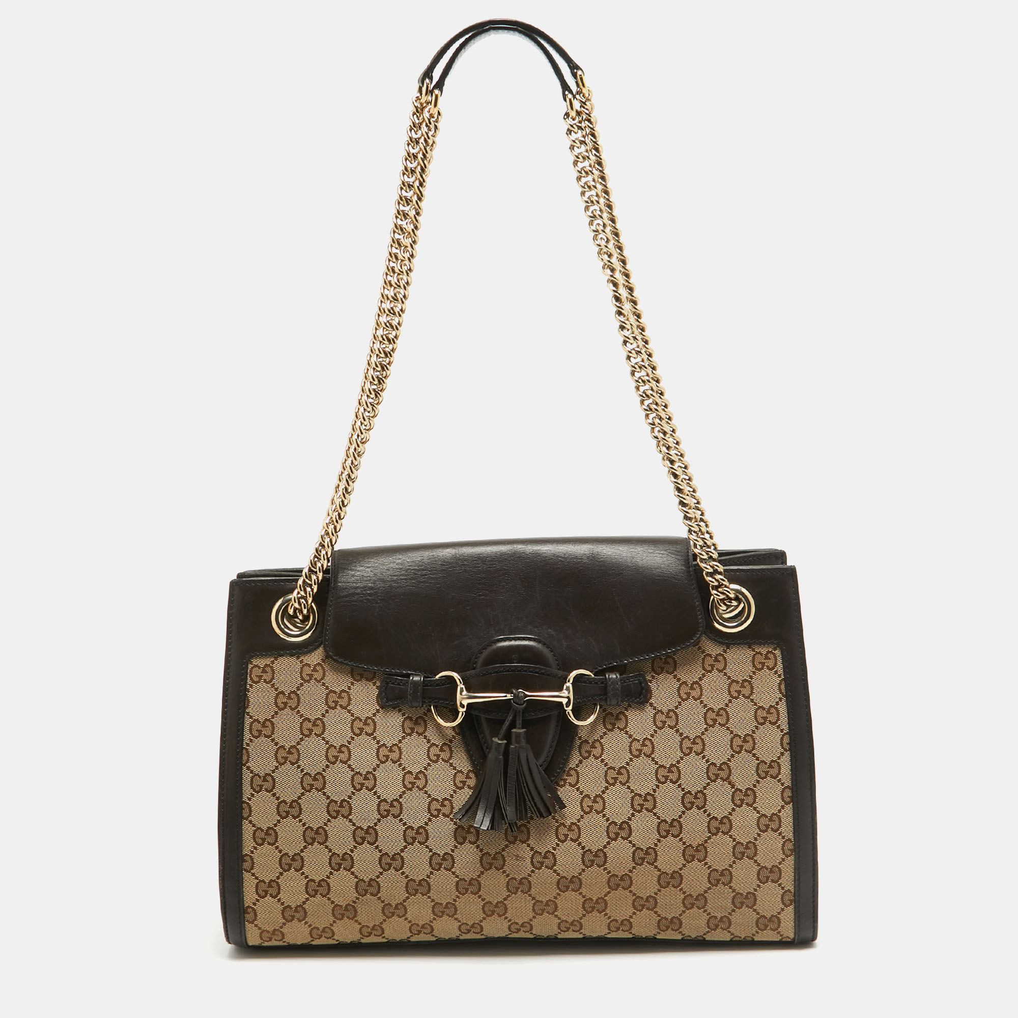 Guccis handbags are not only well crafted but they are also coveted because of their high appeal. This Emily Chain shoulder bag like all of Guccis creations is fabulous and closet worthy. It has been crafted from GG canvas and leather and styled with a flap that leads way to a canvas interior. The bag is covered by a lovely beige hue and held by chain handles.