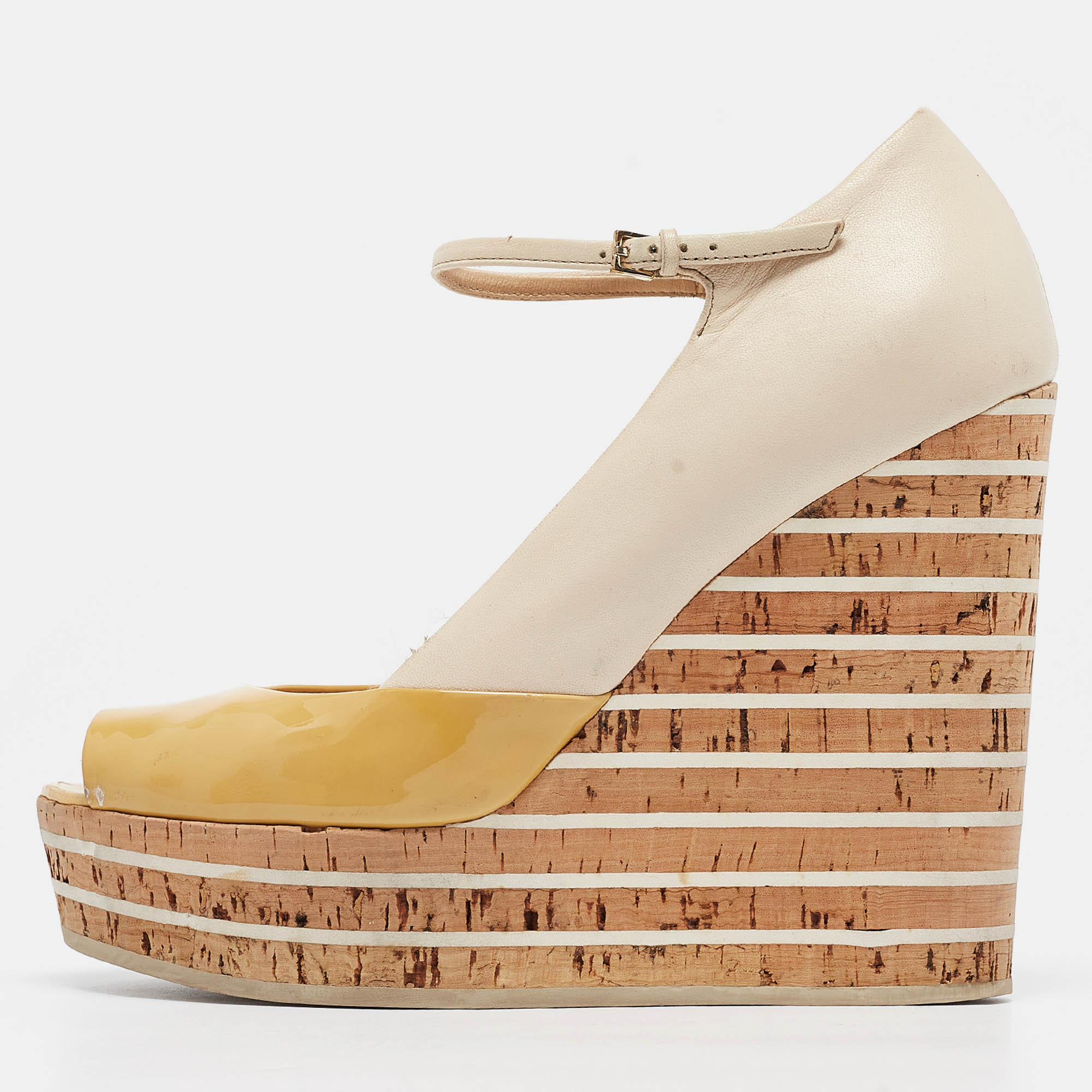 

Gucci Beige/Yellow Patent And Leather Cork Wedge Pumps Size