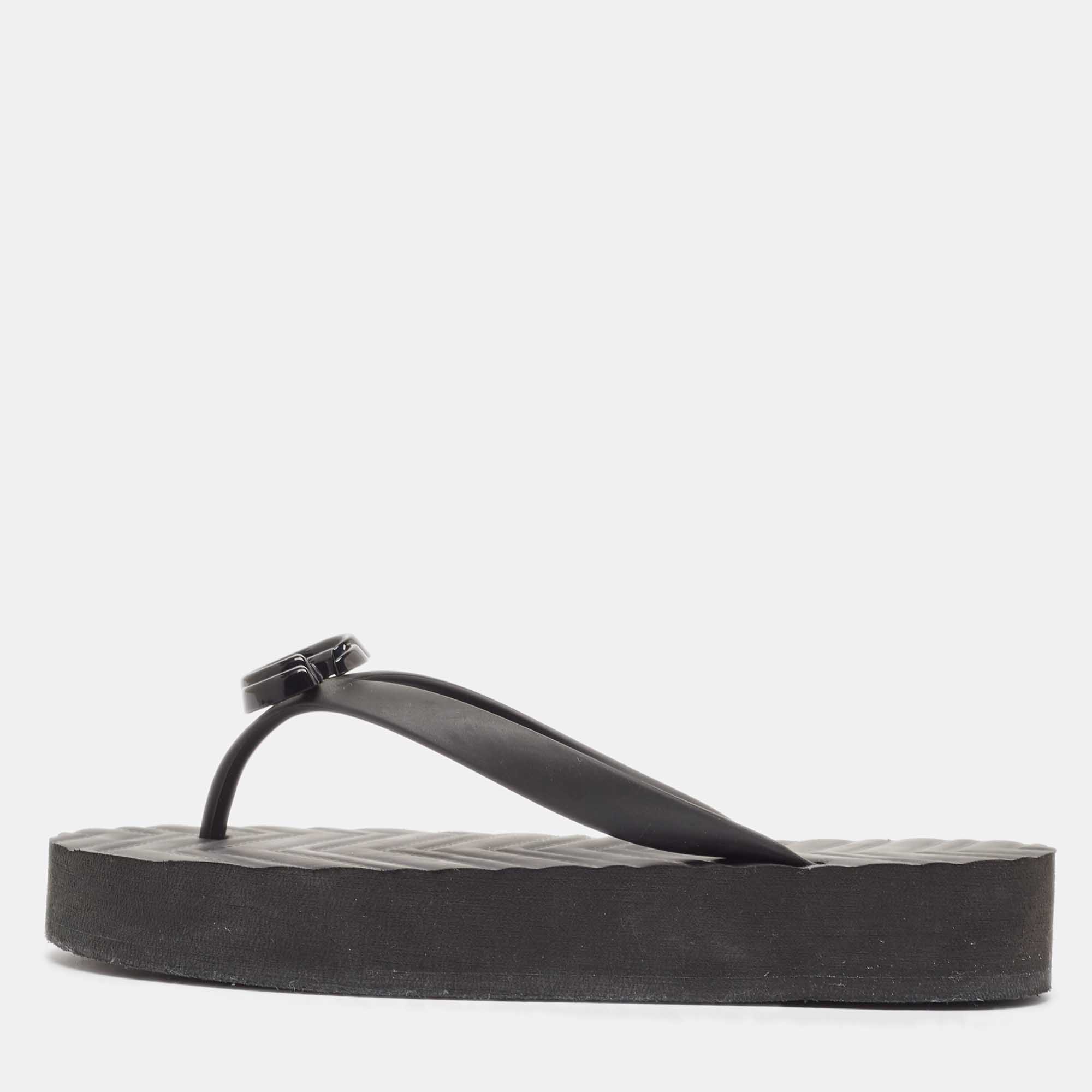 

Gucci Black Chevron Rubber GG Thong Sandals Size