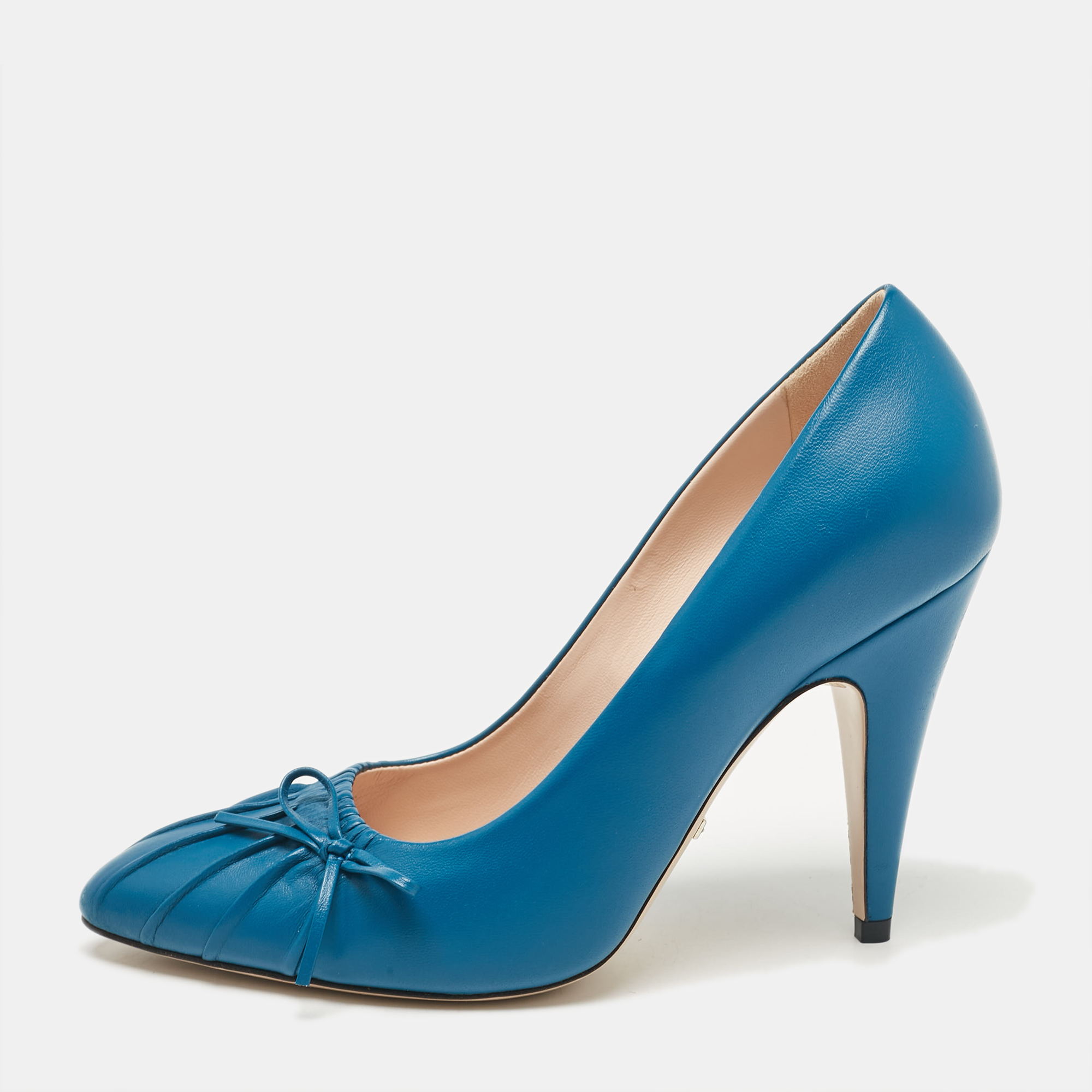 

Gucci Blue Leather Pointed Toe Pumps Size