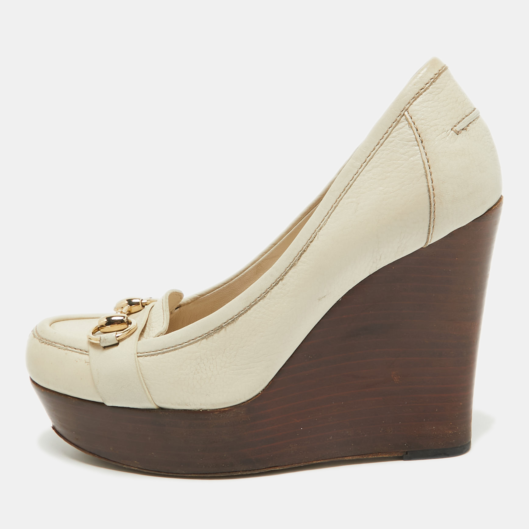 

Gucci Cream Leather Wedge Pumps Size