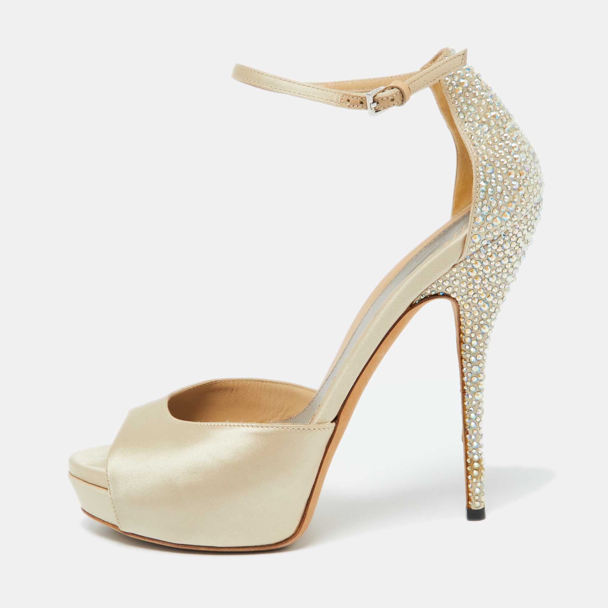 

Gucci Beige Satin Crystal Embellished Ankle Strap Peep Toe Platform Sandals Size