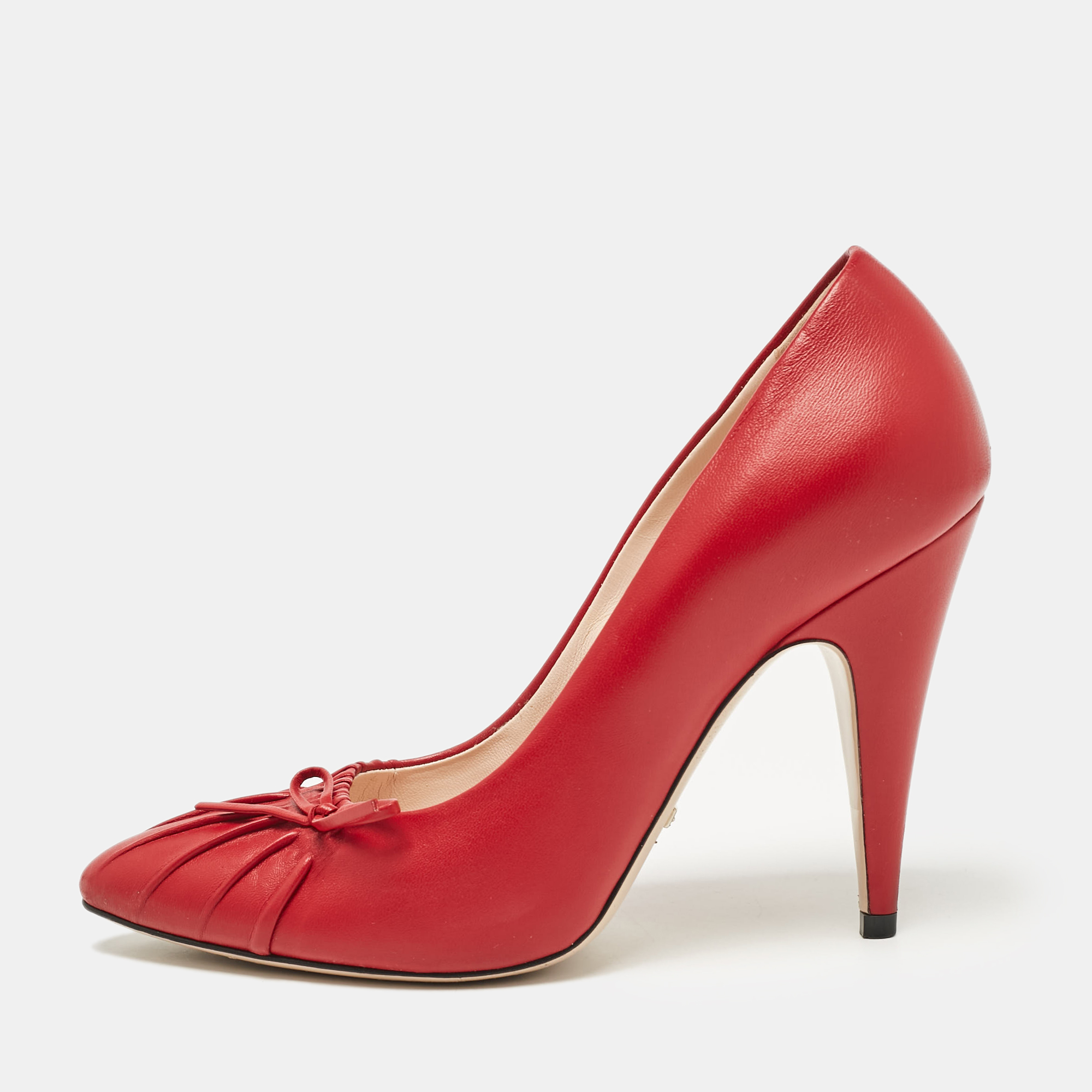 

Gucci Red Leather Bow Pumps Size