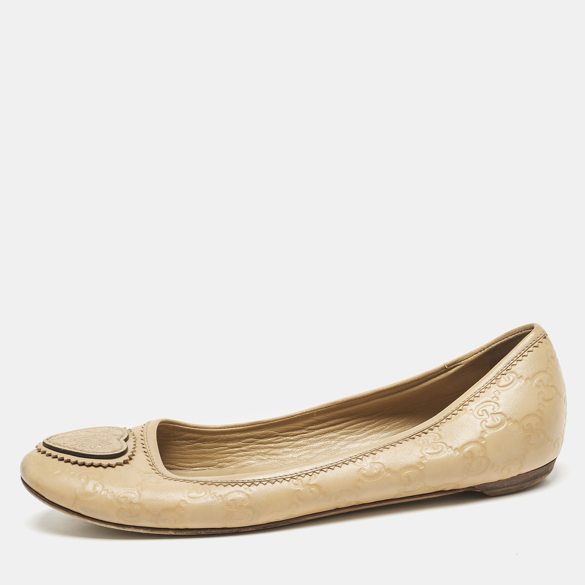 

Gucci Beige GG Embossed Leather Crest Ballet Flats Size