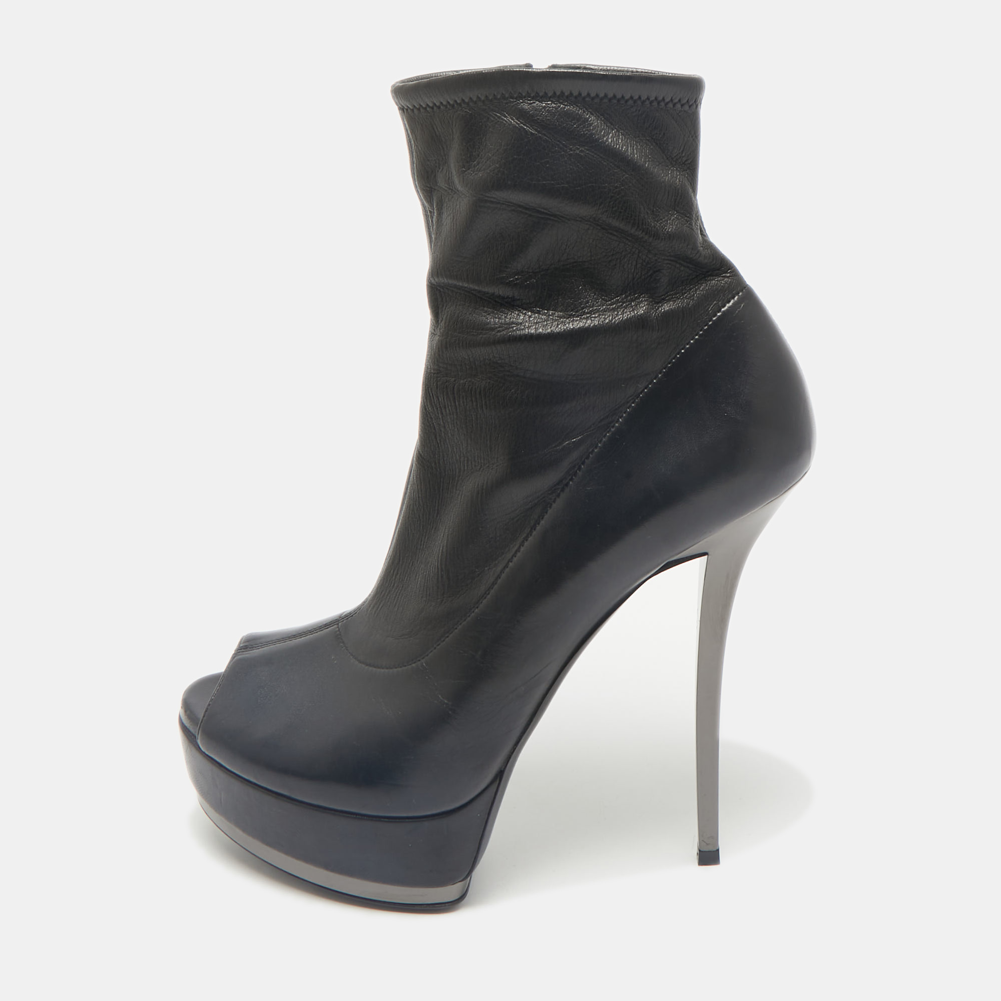 

Gucci Black Leather Zipped Ankle Length Boots Size