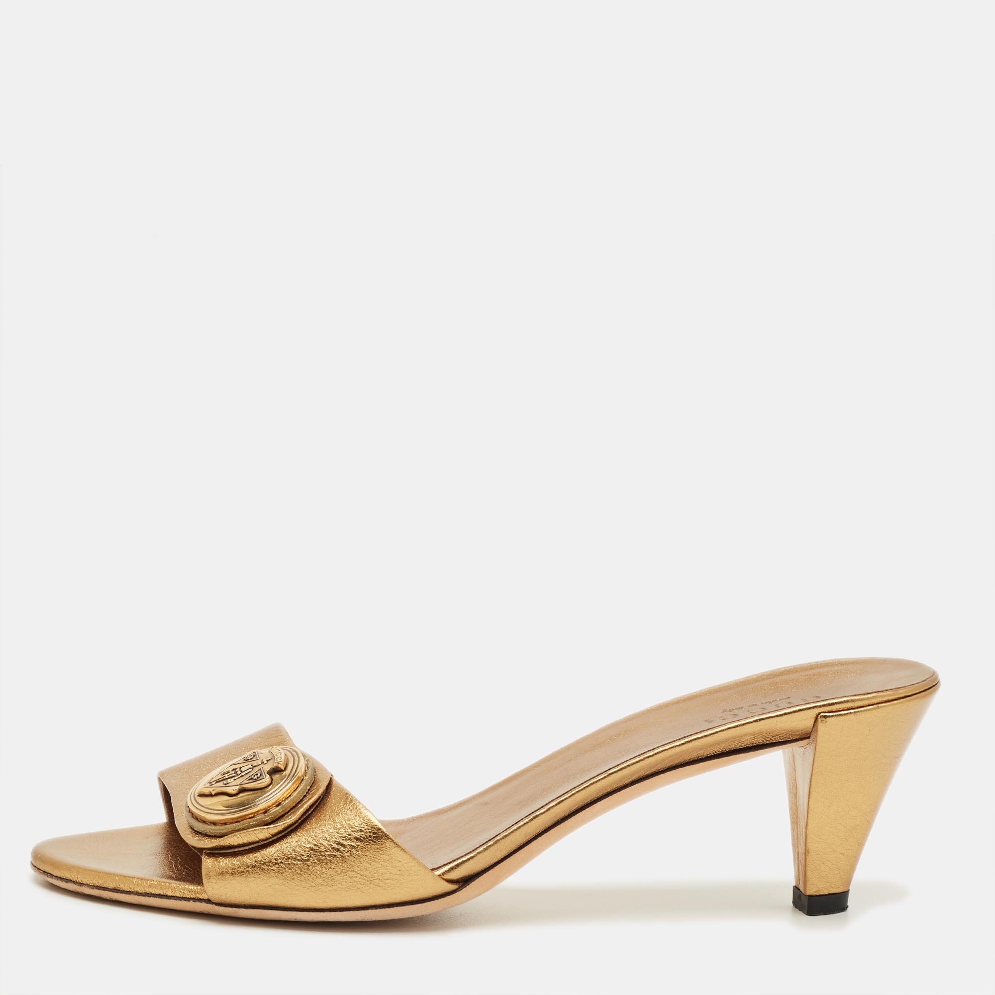 Pre-owned Gucci Gold Leather Logo Embellish Slide Sandals Size 36