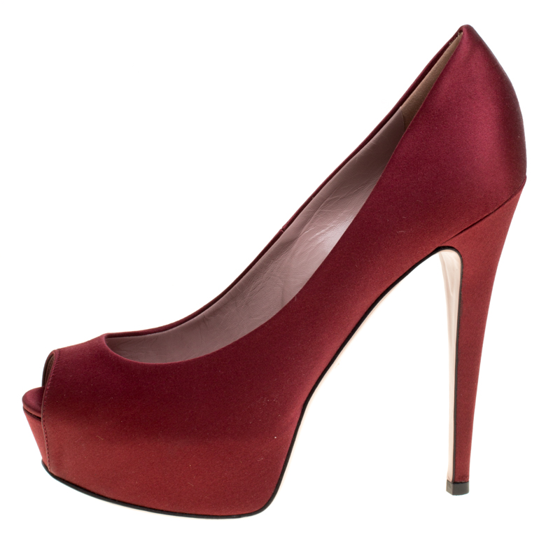 

Gucci Maroon Satin Lili Peep Toe Platform Pumps Size, Red