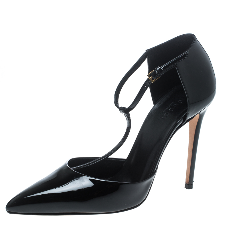 مملوكة مسبقًا Gucci Black Patent Leather T-Strap Sandals Size 38