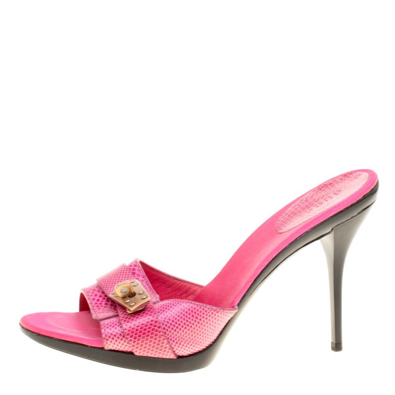 

Gucci Pink Lizard Embossed Leather Lock Detail Peep Toe Slides Size