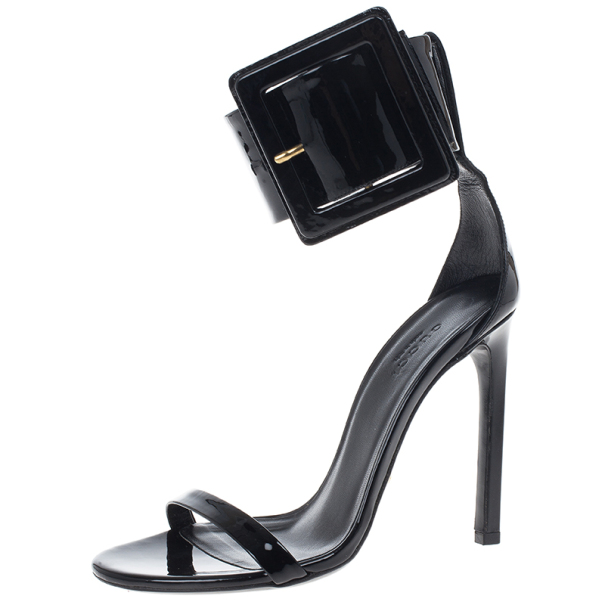 مملوكة مسبقًا Gucci Black Buckled Patent Leather Sandals Size 36