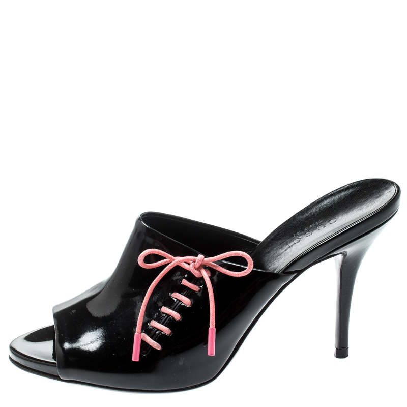 

Gucci Black Patent Leather Lace Up Detail Peep Toe Mules Size