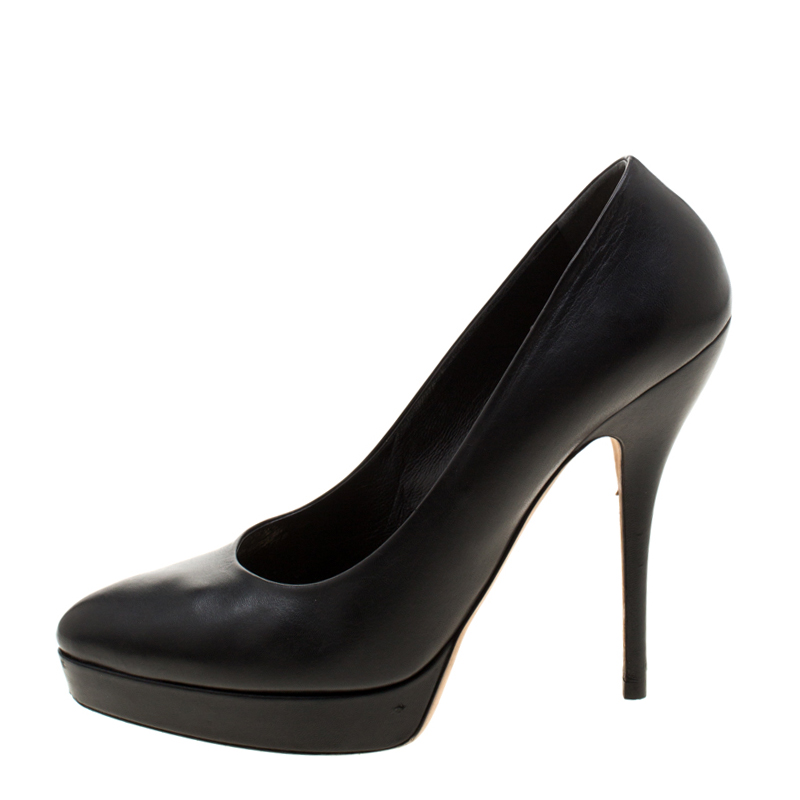 

Gucci Black Leather Platform Pumps Size