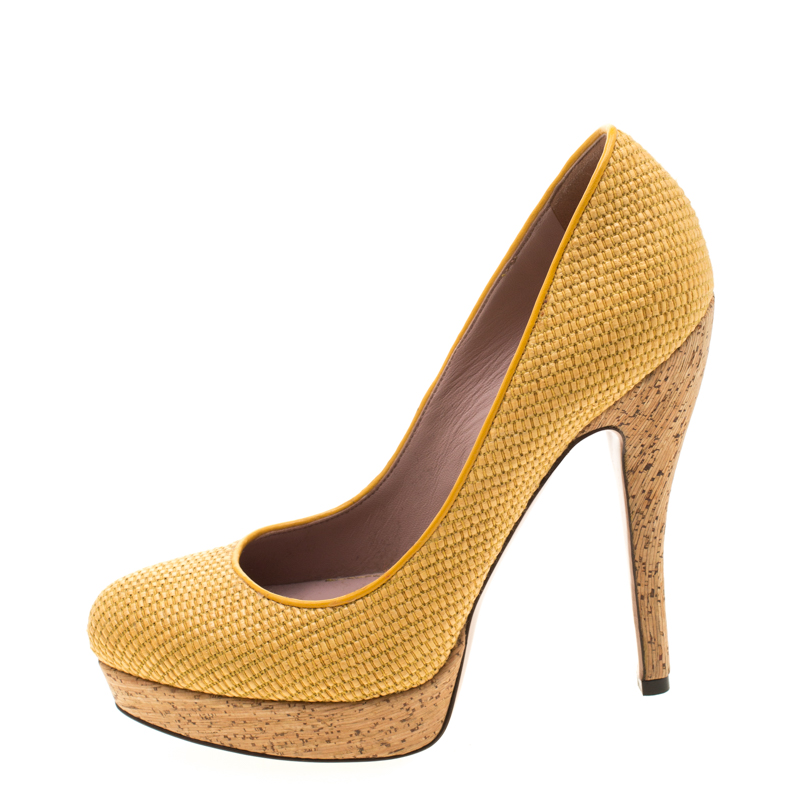 

Gucci Yellow Woven Jute Bumblebee Cork Platform Pumps Size