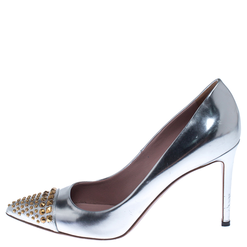 

Gucci Metallic Silver Leather Studded Pointed Toe Pumps Size