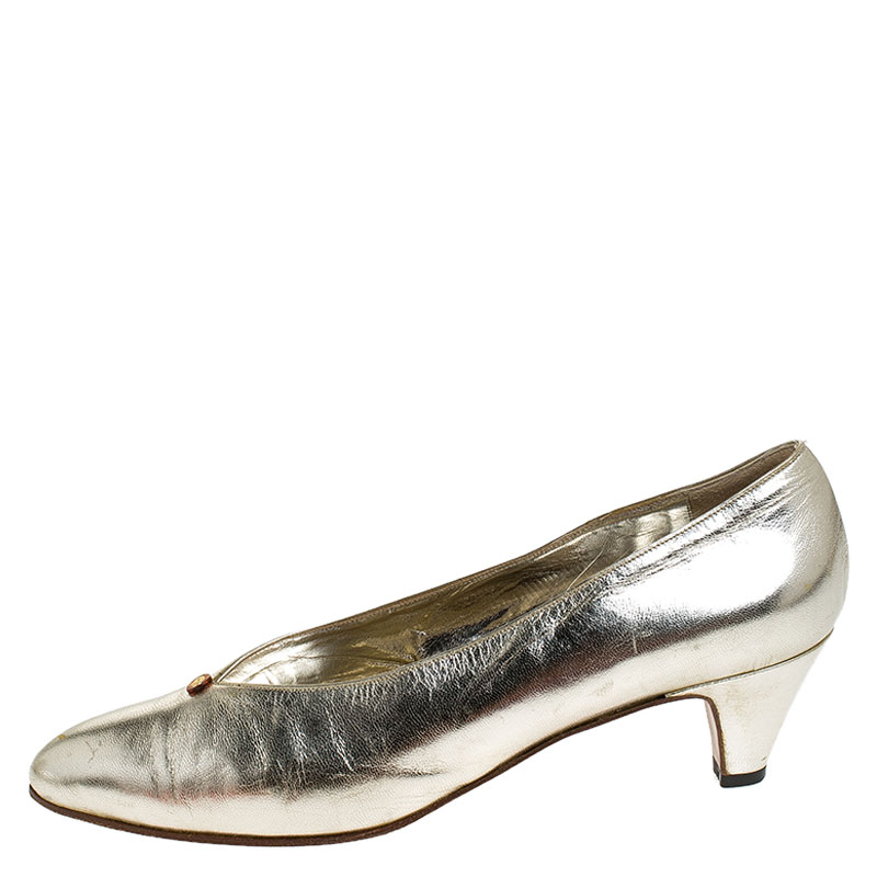 

Gucci Gold Patent Leather Pointed Toe Pumps Size
