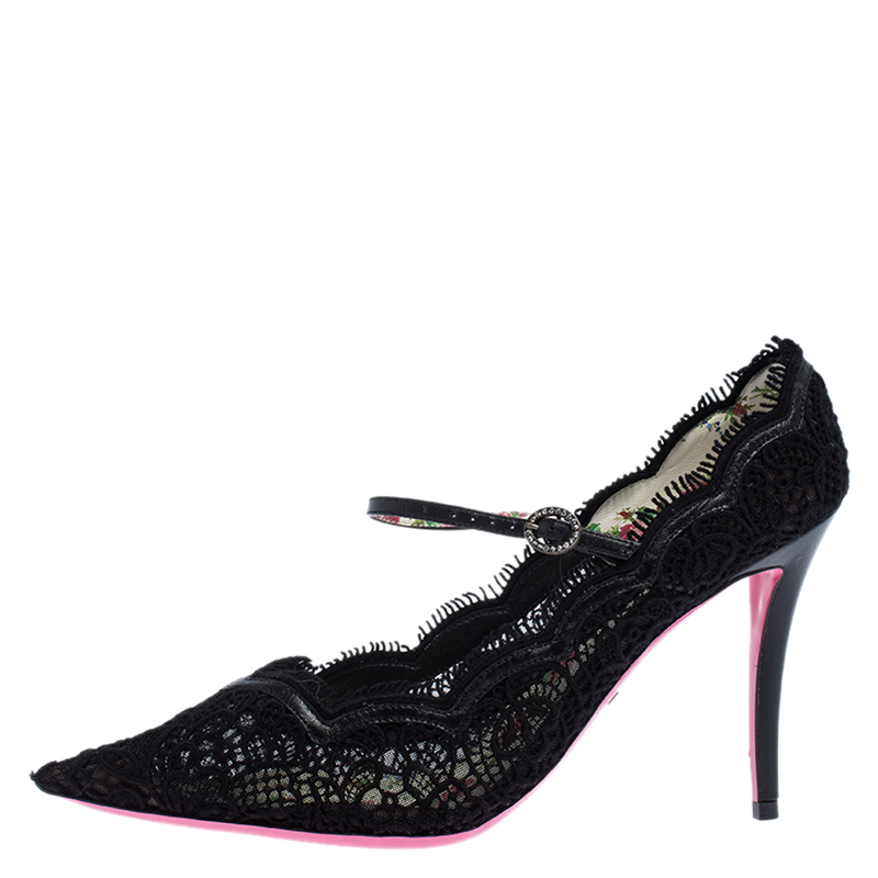 

Gucci Black Lace Virginia Pumps Size