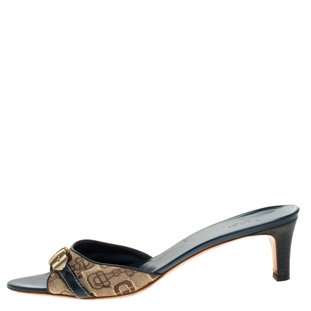 

Gucci Beige Canvas And Blue Leather Trim Buckle Detail Open Toe Sandals Size