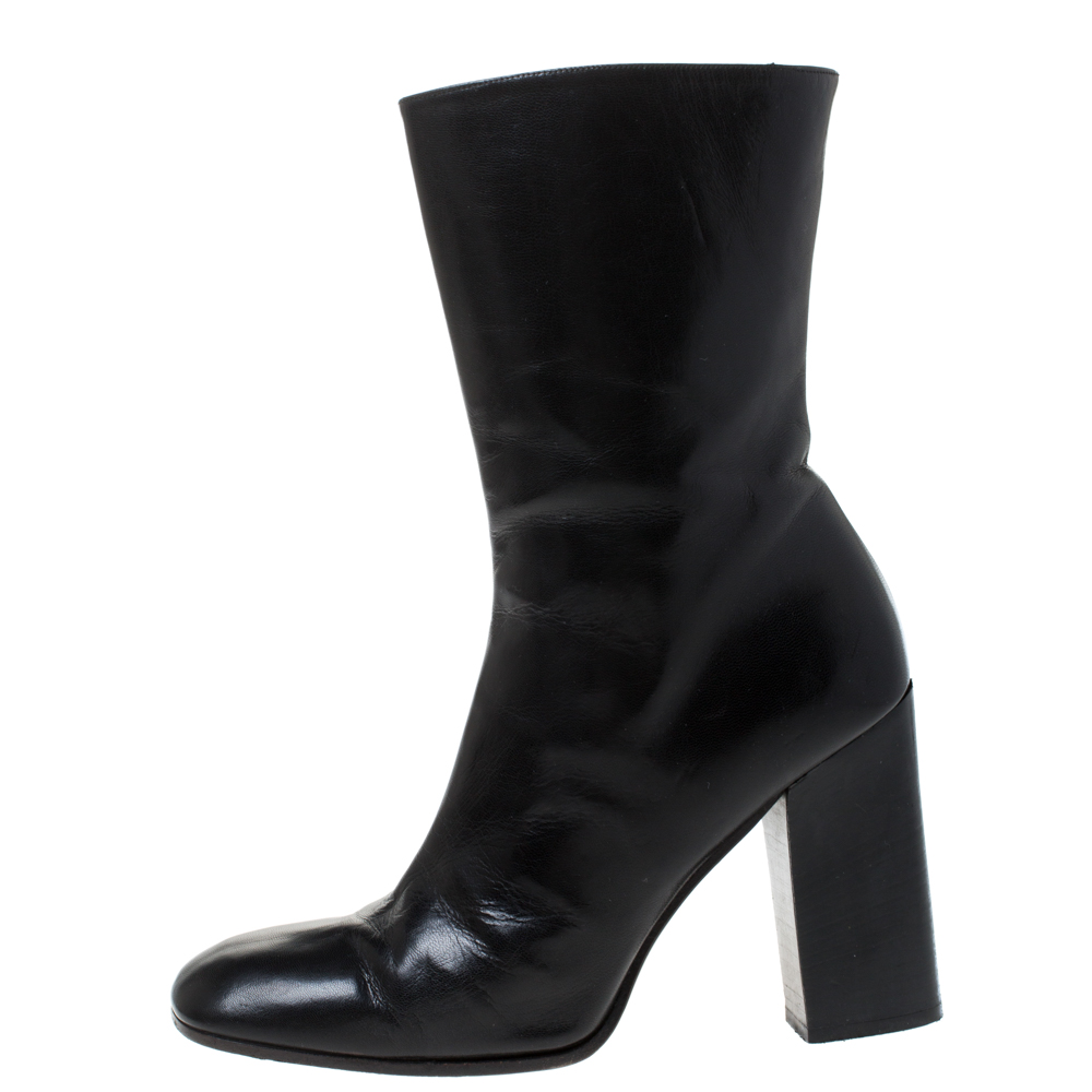 

Gucci Black Leather Zip Ankle Boots Size