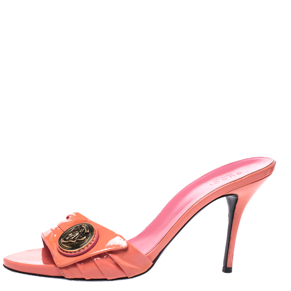 

Gucci Coral Pleated Patent Leather Hysteria Slide Sandals Size, Pink