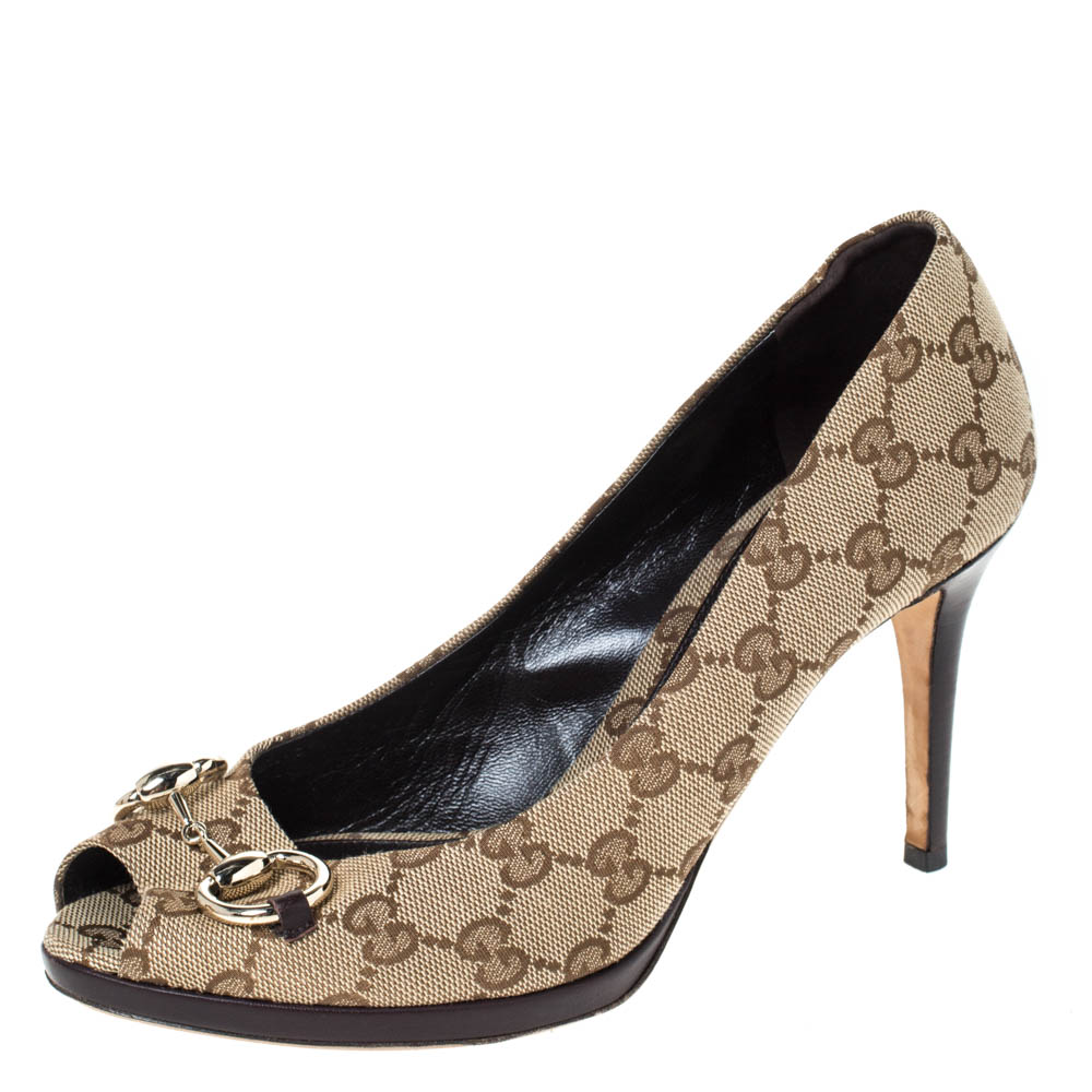 مملوكة مسبقًا حذاء كعب عالي غوتشي نيو هوليوود هورسبيت كانفاس وجلد بيج مقاس 38.5