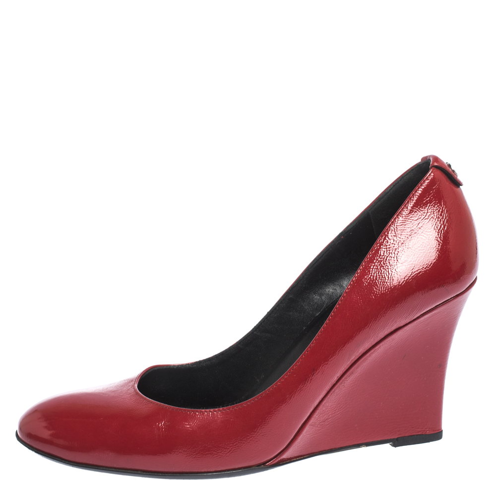 

Gucci Red Textured Patent Leather Wedge Round Toe Pumps Size