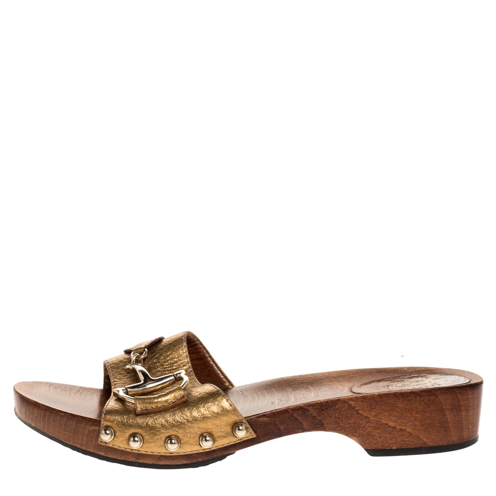 

Gucci Metallic Gold Leather Icon Bit Clogs Size