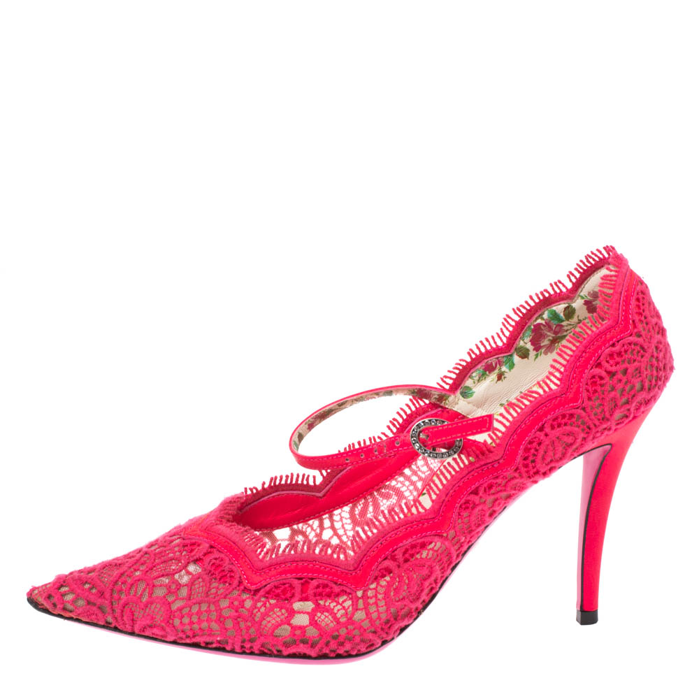 

Gucci Pink Lace And Leather Virginia Mary Jane Pumps Size