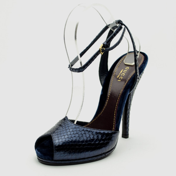 مملوكة مسبقًا Gucci Navy Blue Snakeskin Peep Toe Ankle Strap Sandals Size 38.5