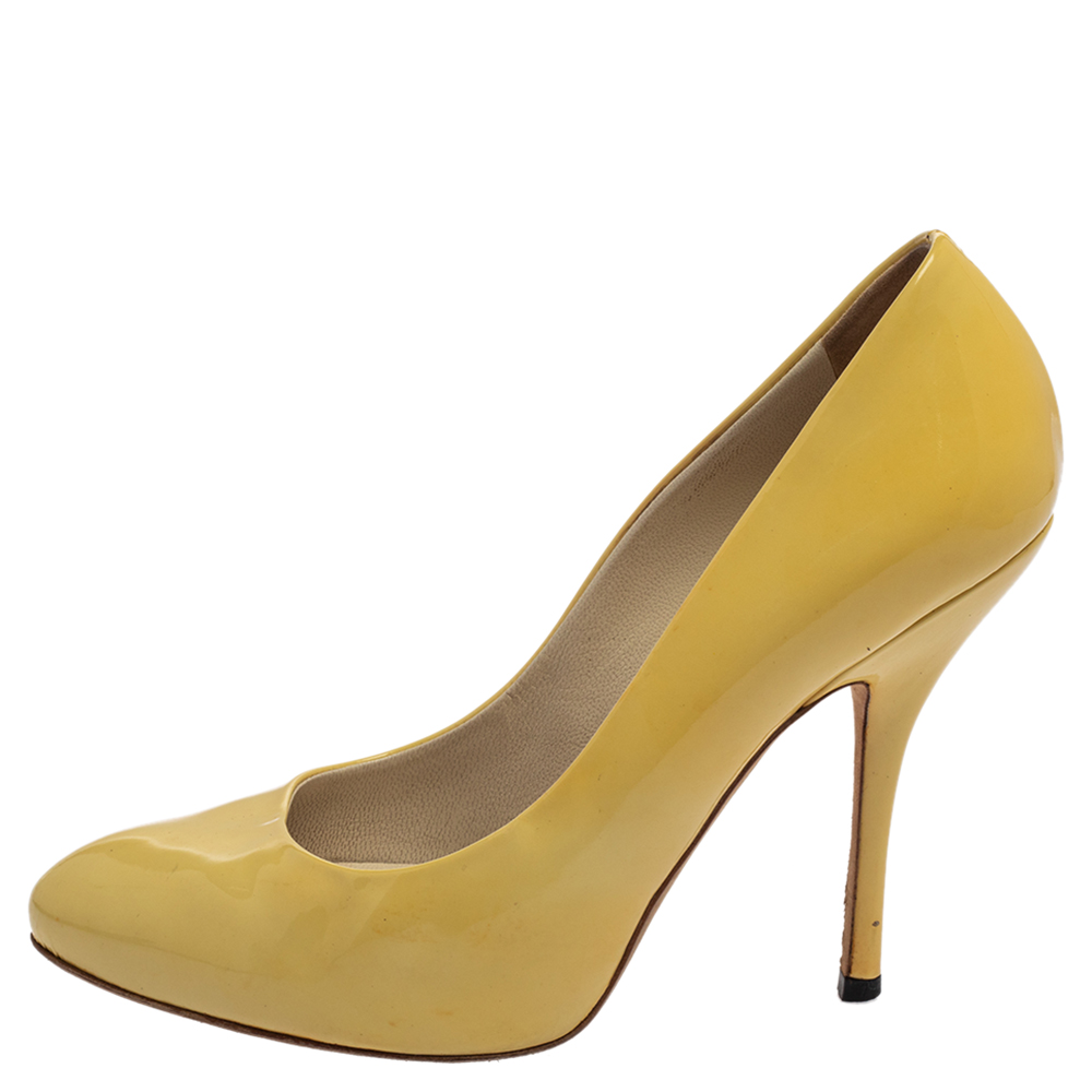 

Gucci Yellow Patent Leather Pumps Size