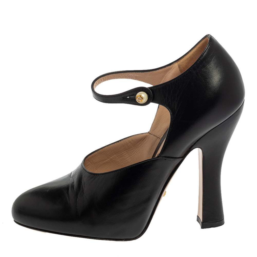 

Gucci Black Leather Ankle Button Pumps Size