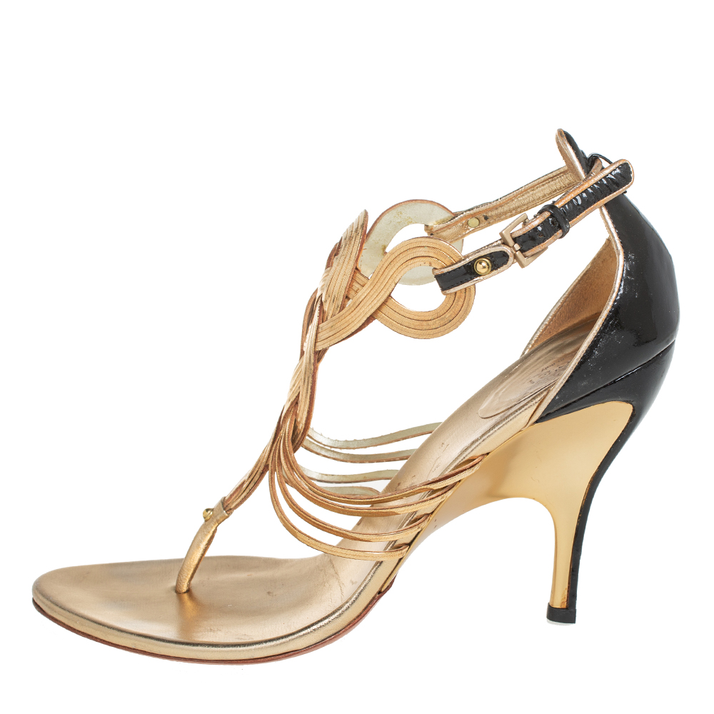 

Gucci Gold/Black Patent And Leather Strappy Sandals Size