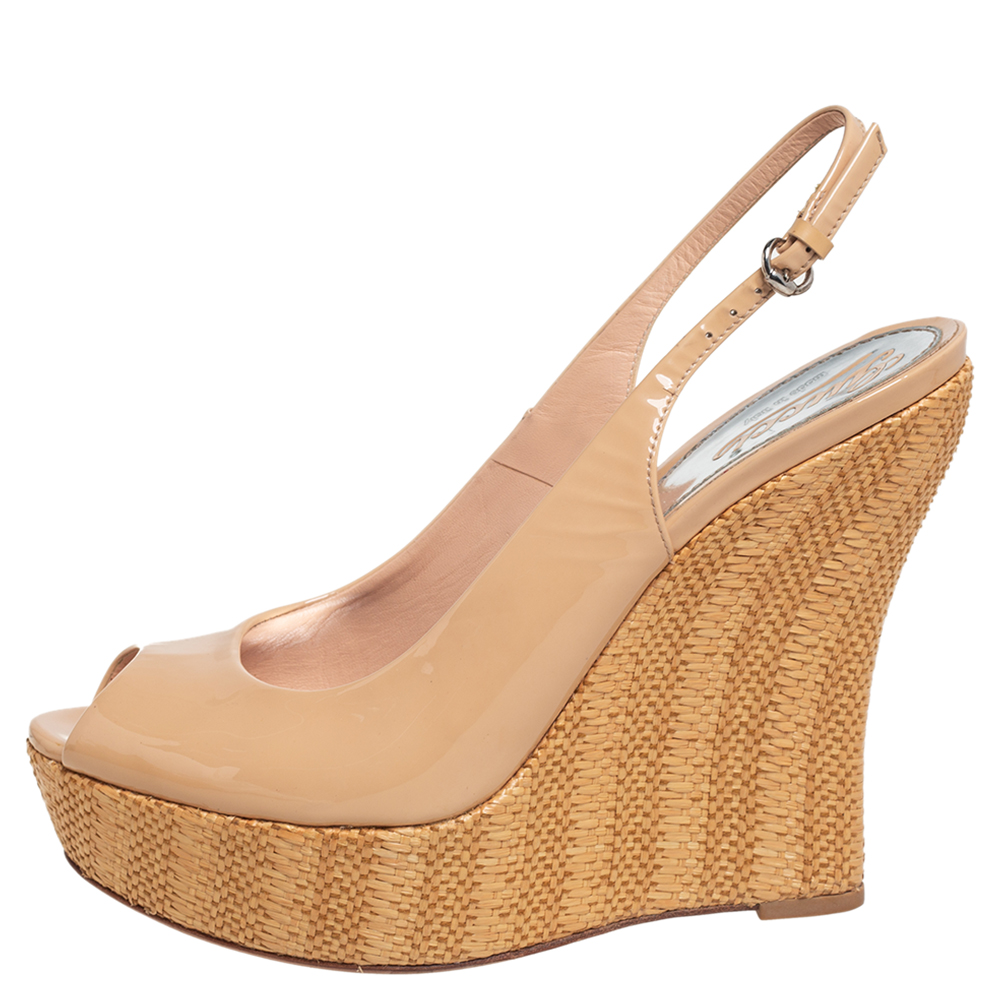 

Gucci Beige Patent Leather Wedge Platform Slingback Sandals Size