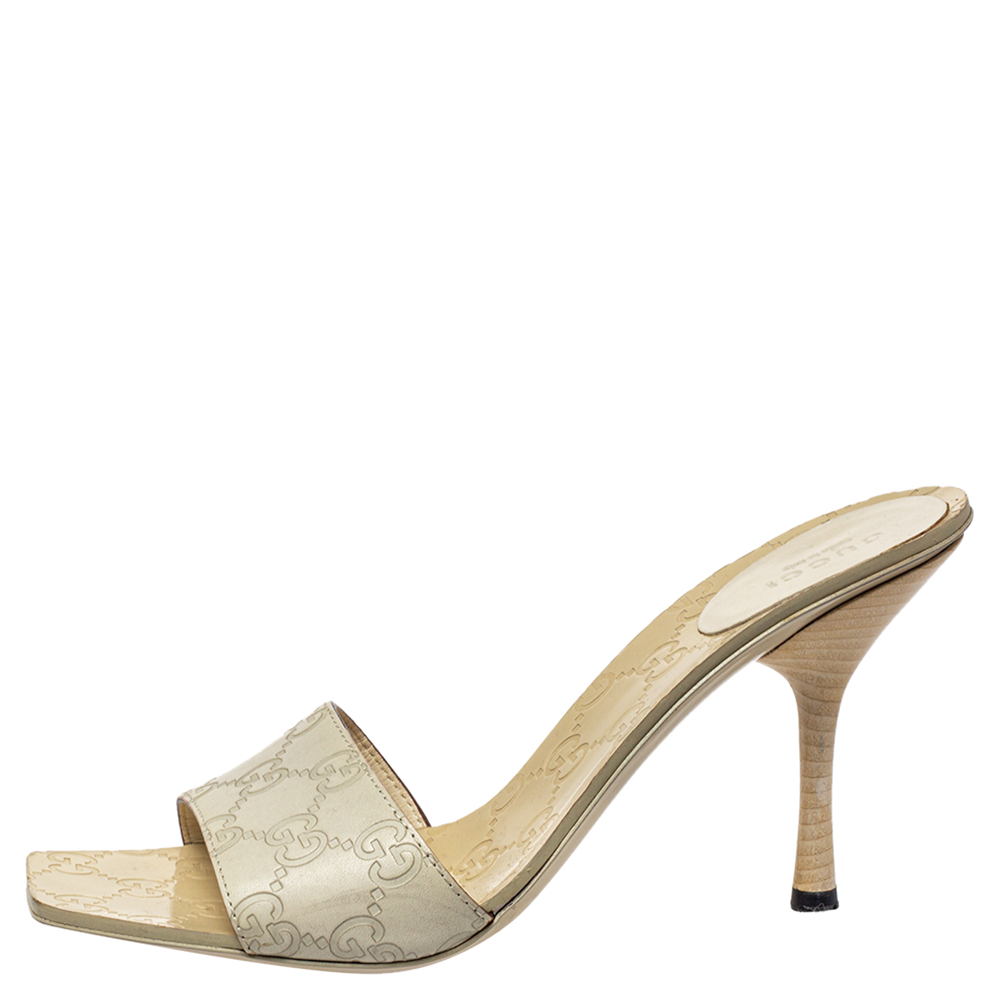 

Gucci Cream Guccissima Leather Slide Sandals Size