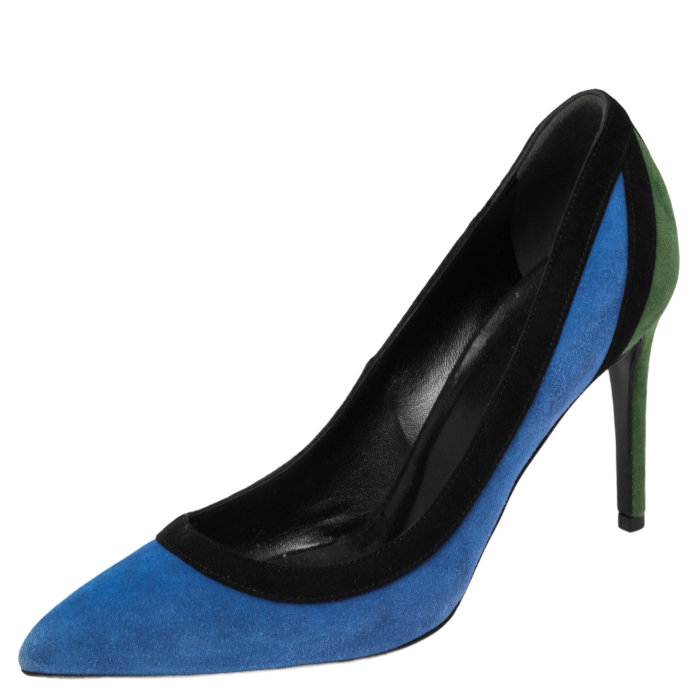 This Gucci pump brings a design that will remain stylish through any season or trend. It has a timeless appeal. Made in Italy this pair is constructed using tricolor suede and designed with pointed toes and 9 cm heels.
