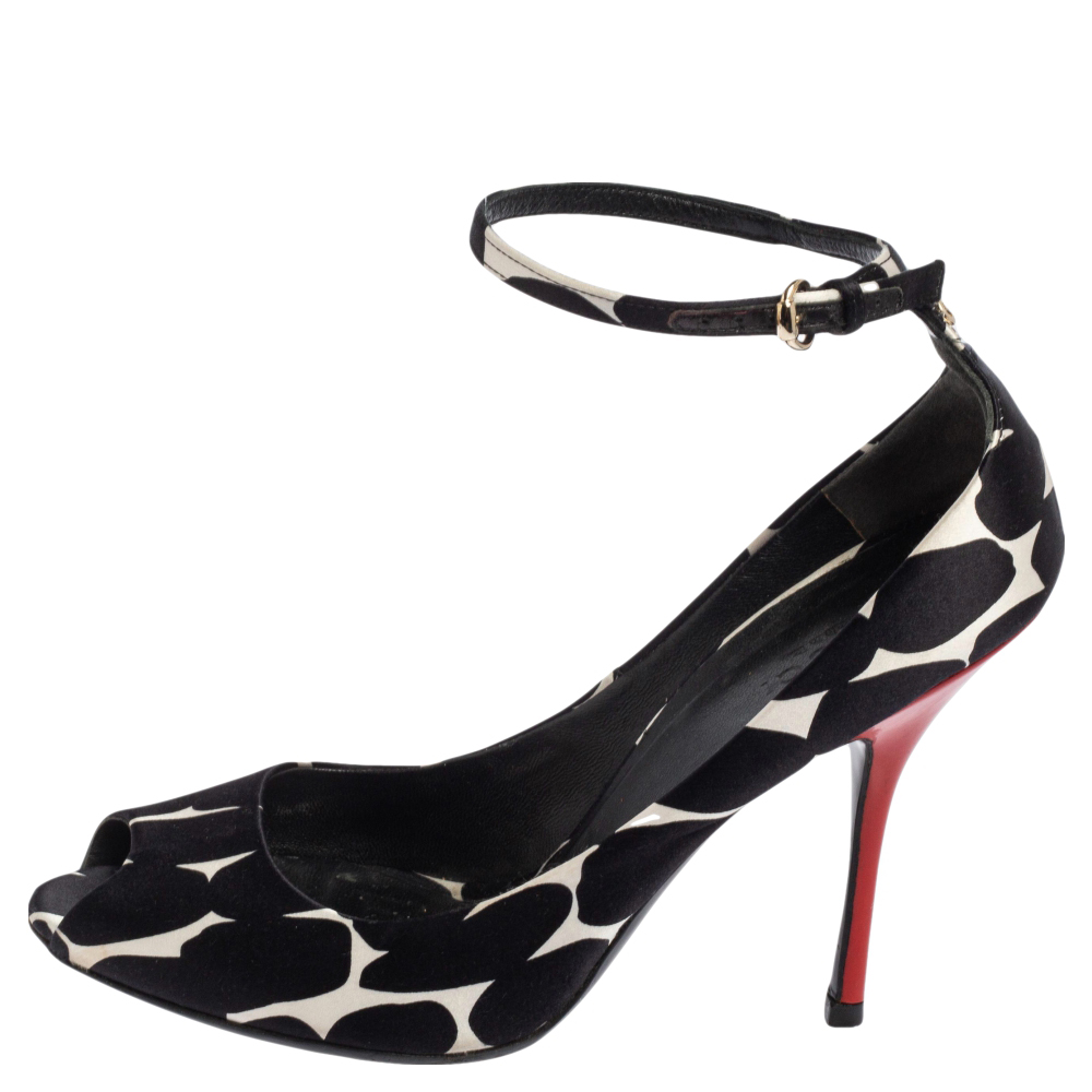 

Gucci Black/White Satin Ankle Strap Peep Toe Pumps Size