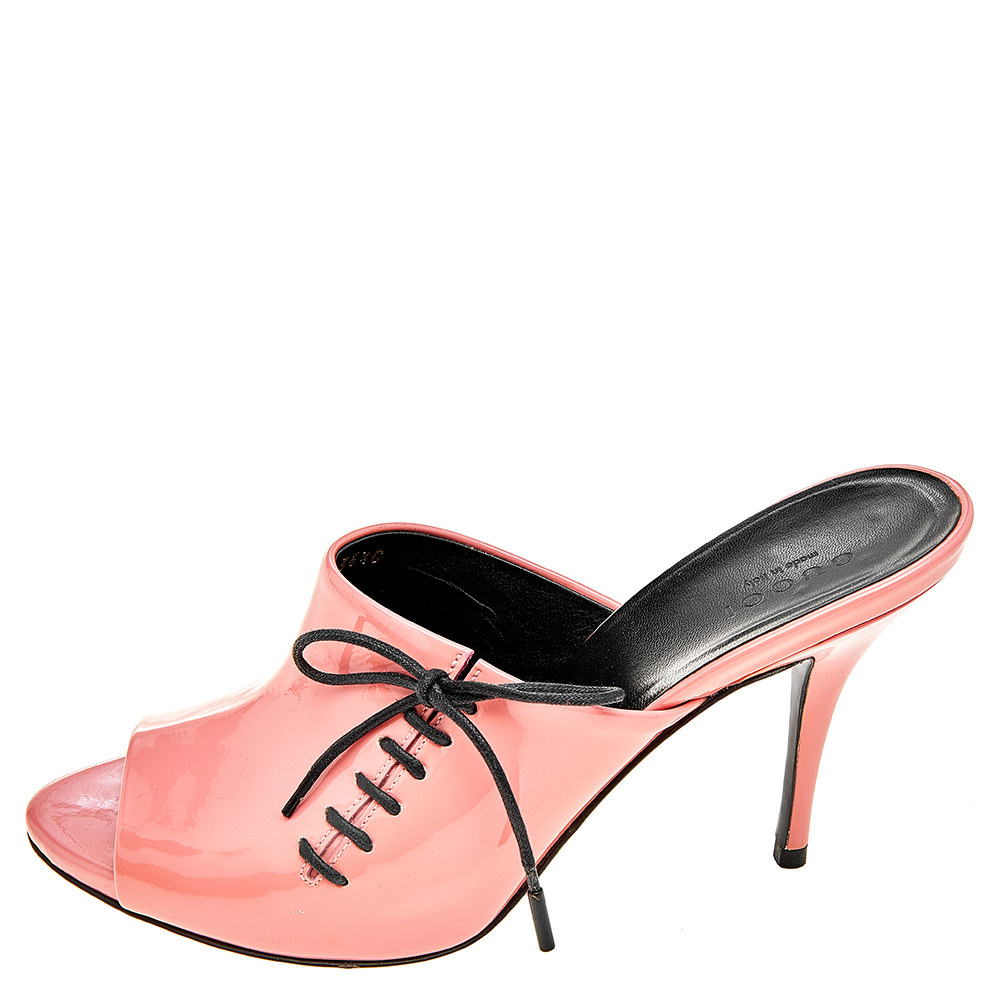 

Gucci Coral Pink Patent Leather Lace Up Detail Open Toe Mules Size