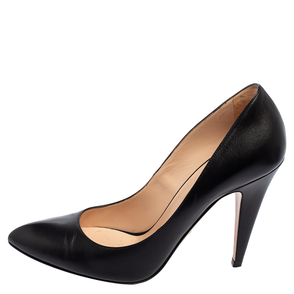 

Gucci Black Leather Pointed-Toe Pumps Size